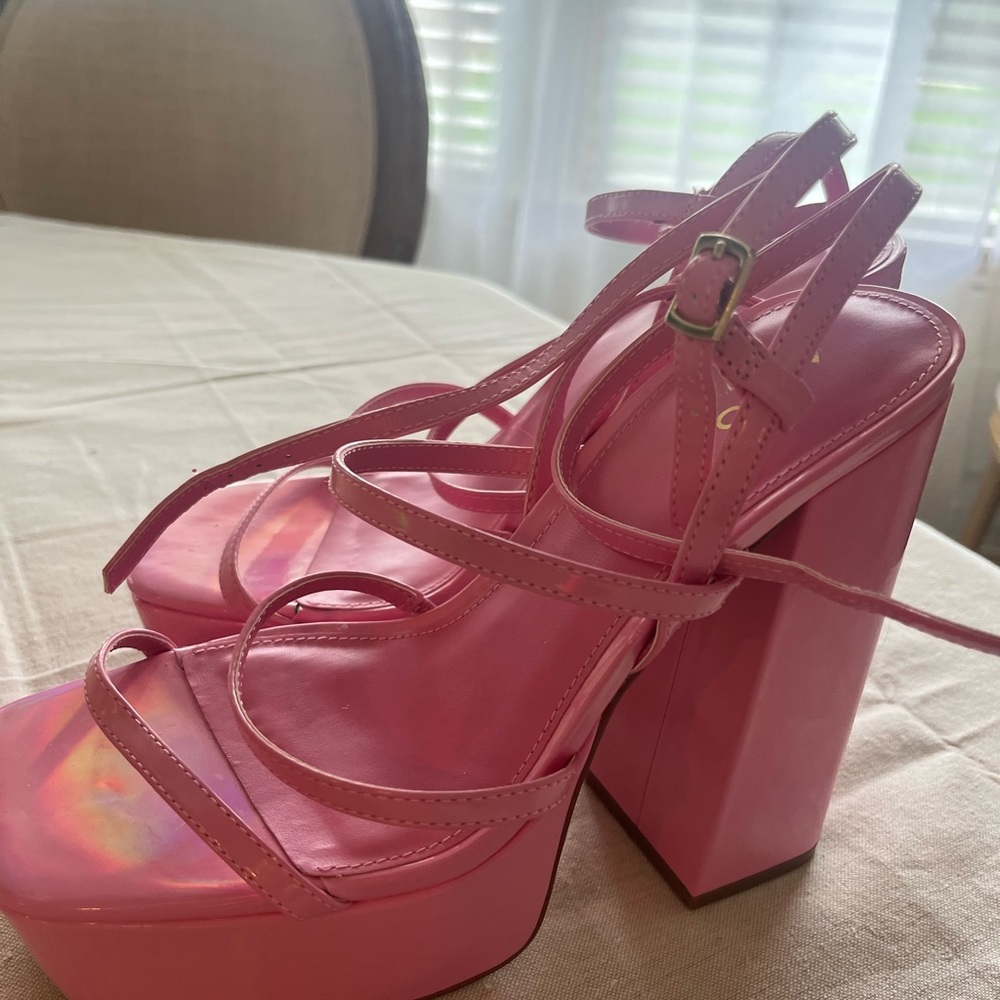 - Nwt iridescent ALDO pink platform chunky heels